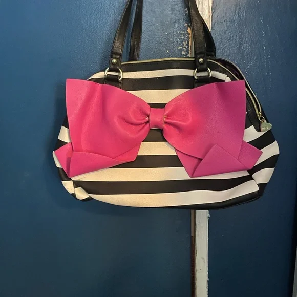 betsey johnson bow purse - Picture 1 of 3